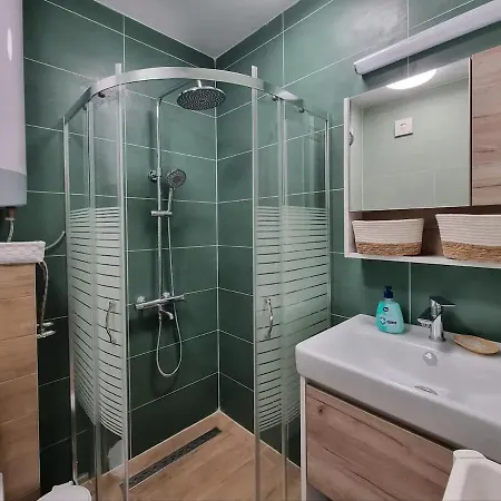 Διαμέρισμα Sunny View With Garage