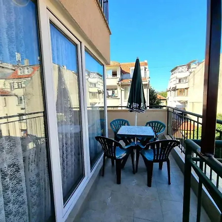 Sunny View With Garage Apartament *