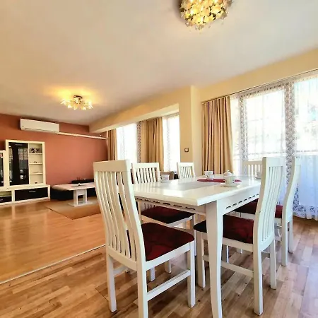 Appartement Sunny View With Garage