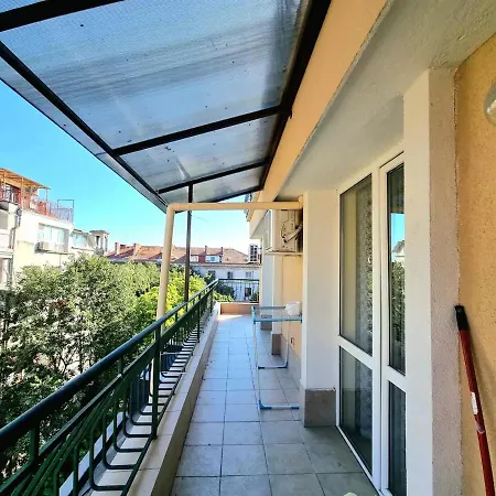 Sunny View With Garage Apartament