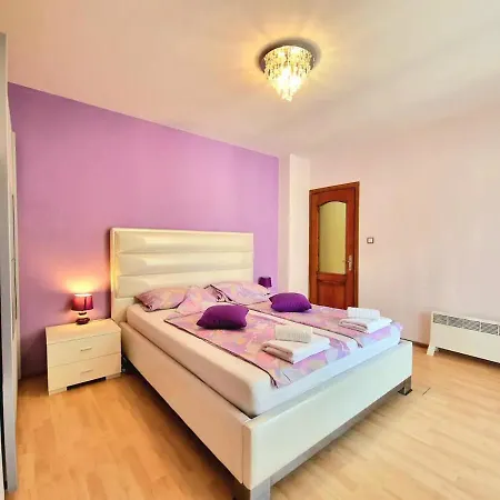 Sunny View With Garage بورغاس