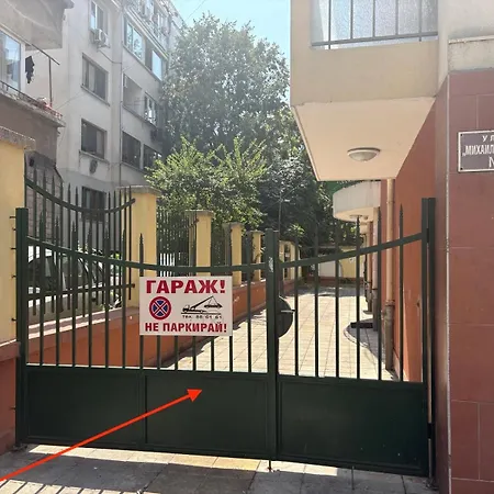 Sunny View With Garage Apartament