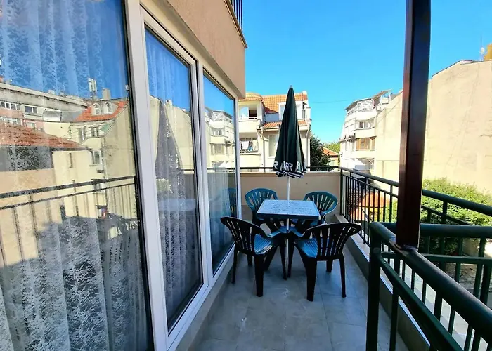 Sunny View With Garage شقة *